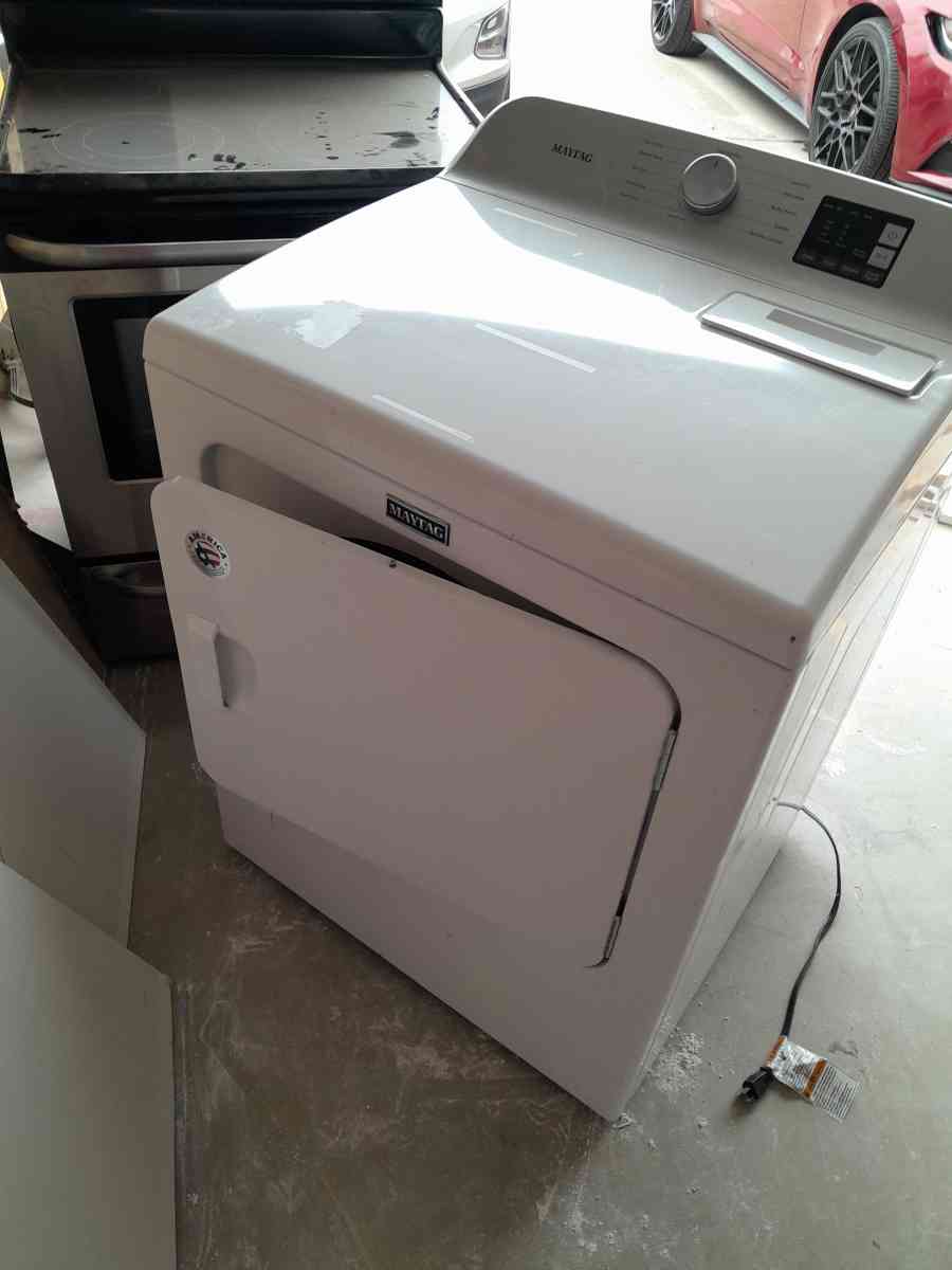 GAS DRYER NEW WHITE ON WHITE WITH