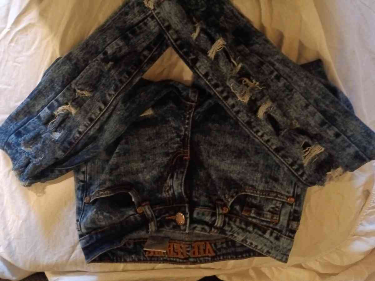 ladies ripped jeans cute