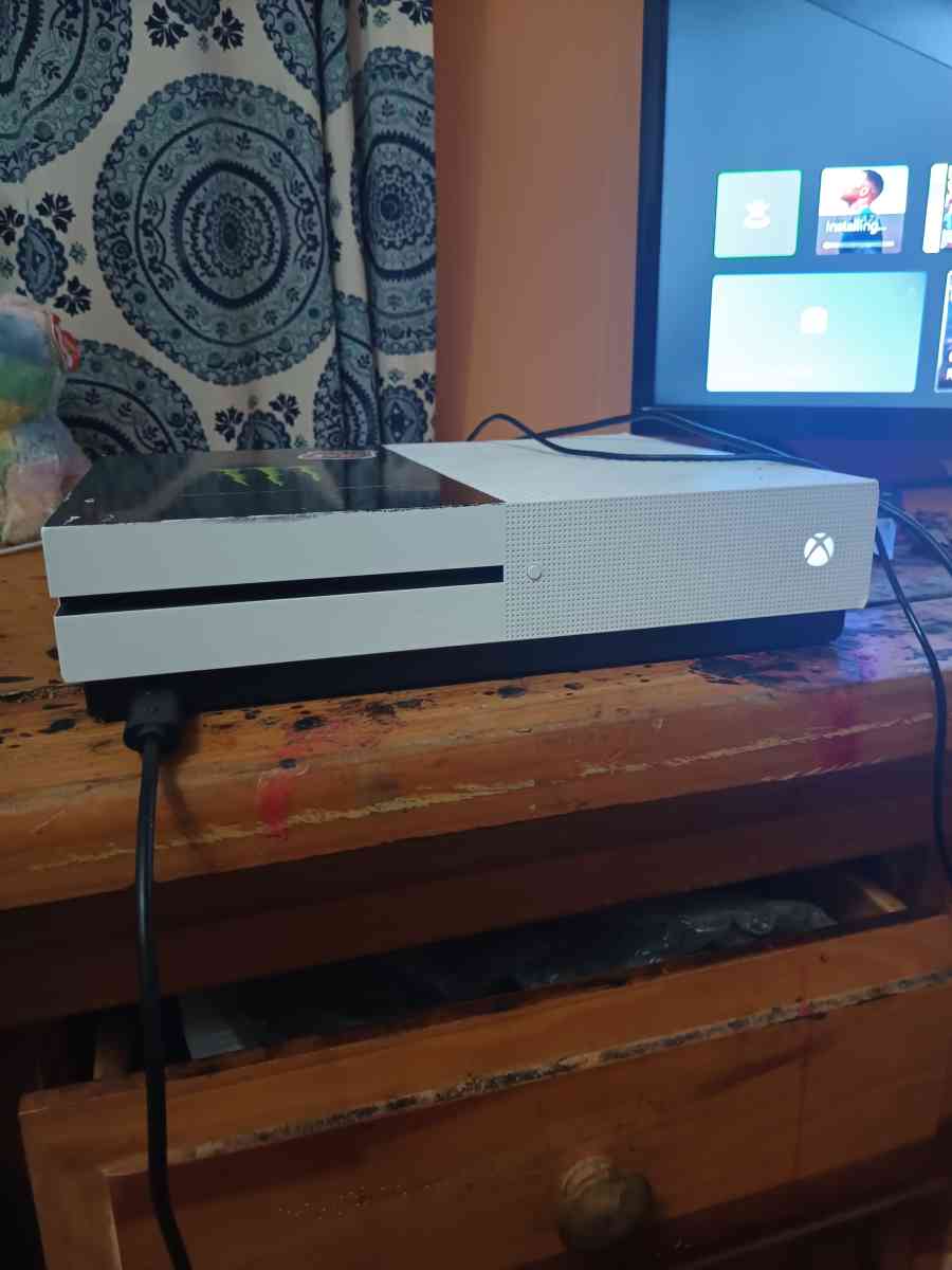 Microsoft Xbox One s 500gb Blu ray disc model bundle