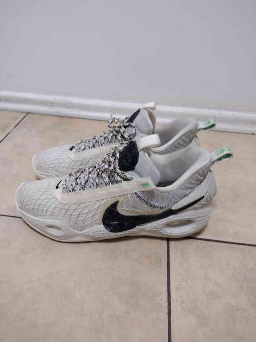 Nike Cosmic Unity Size 12 Mens