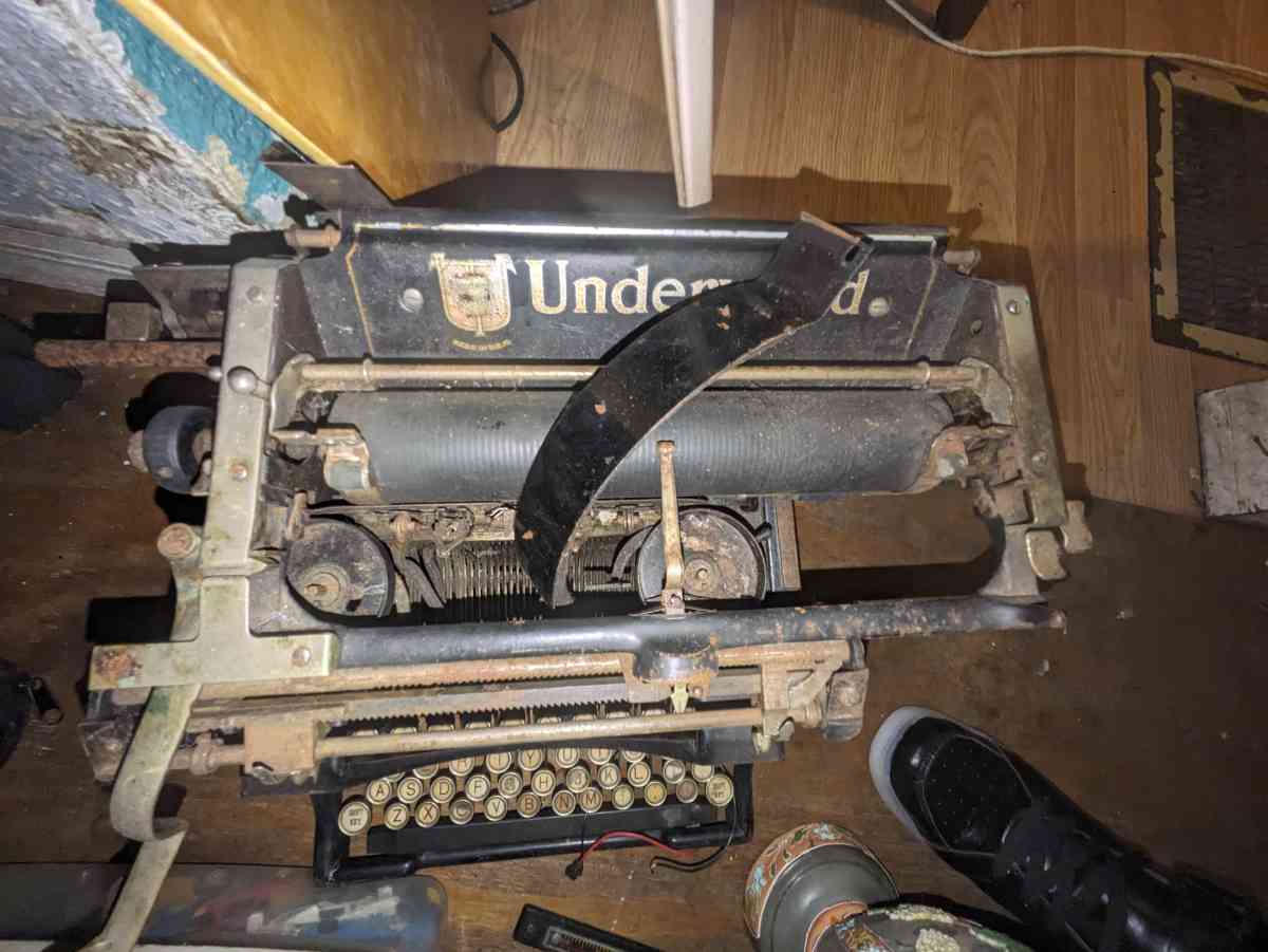 vintage underwood typewriter