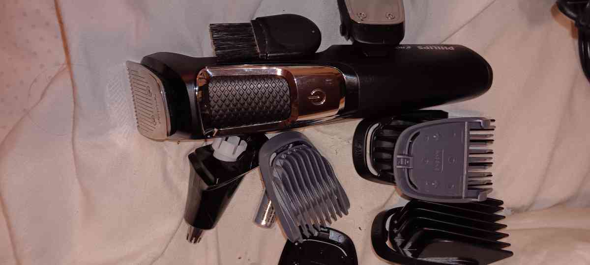 razor one electric the other rechargeable