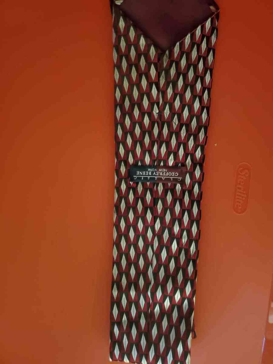 Jeffrey Beene New York tie 56 inches long Bottom of the tie