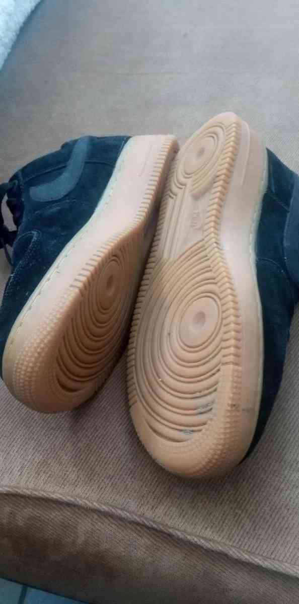 Nike Air Force 1 07 LV8 Suede Black Gum size 9