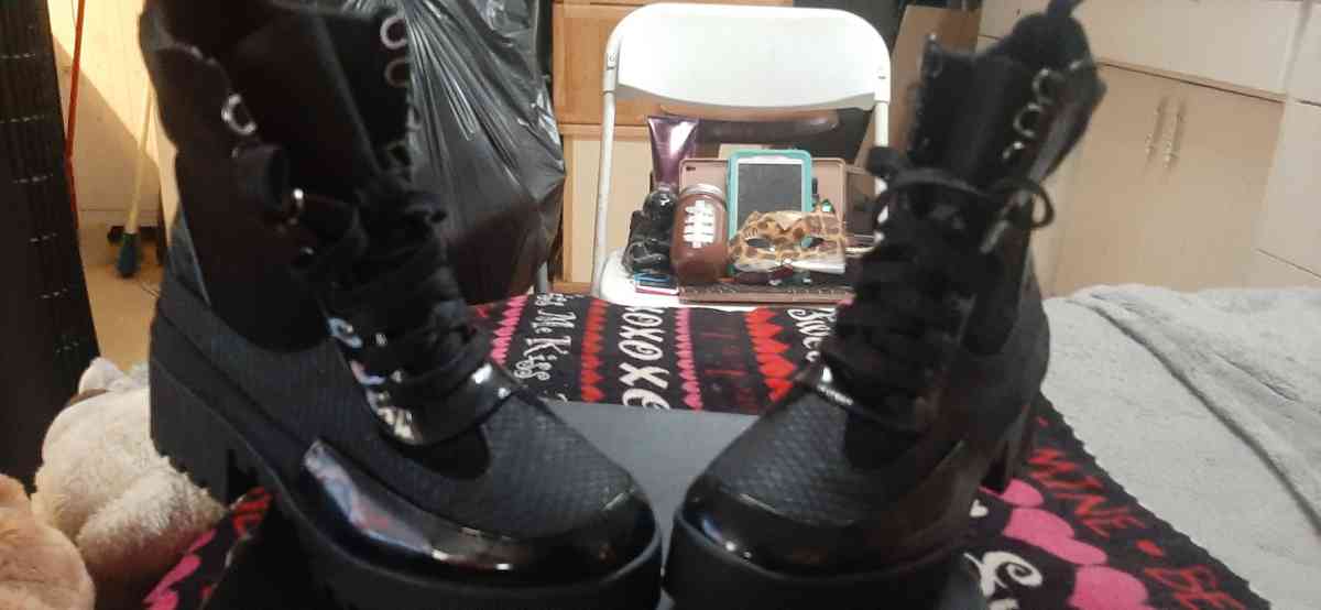 Girls boots size 9
