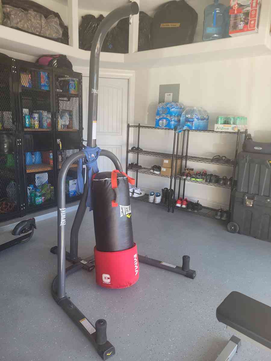 80lb MMA PunchingGround Fighting Bag AND Stand