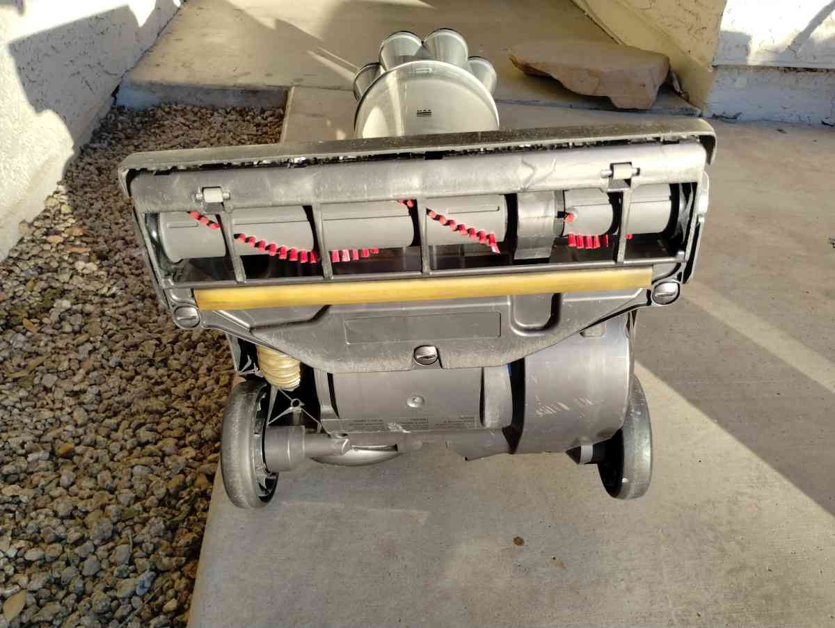 DYSON DC17 Absolute Animal Bagless Vacuum Cleaner