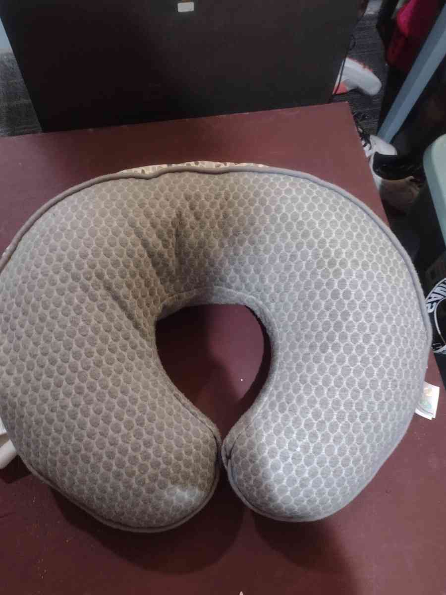 boppy nurseing pillow