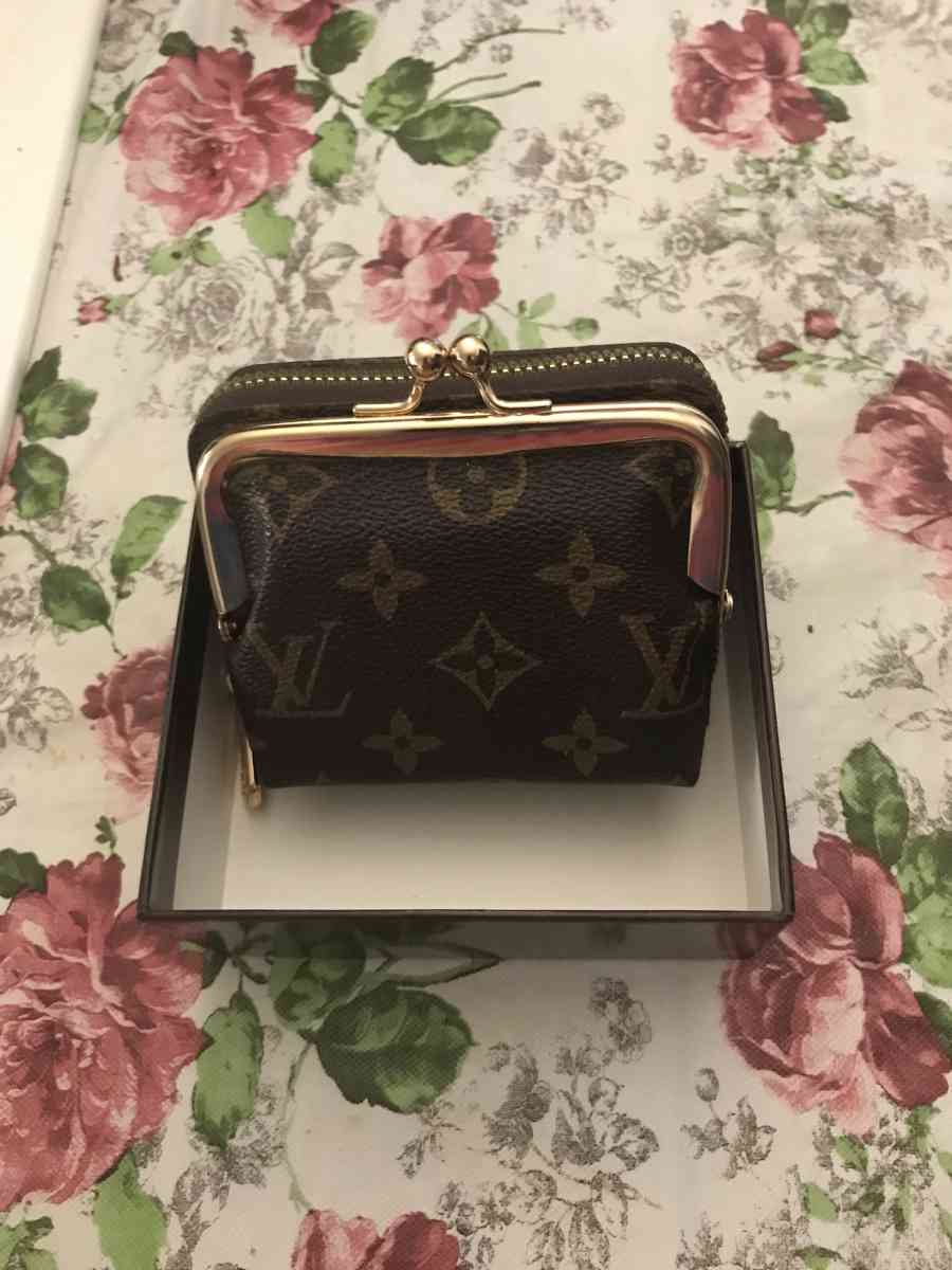 womans wallet