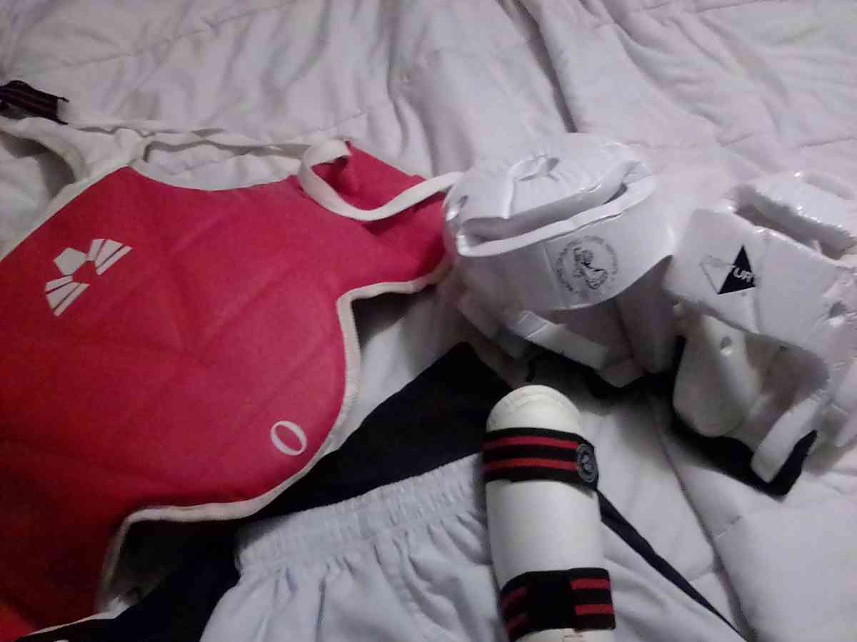 martial arts sparring gear for ages 8 and 9 size small