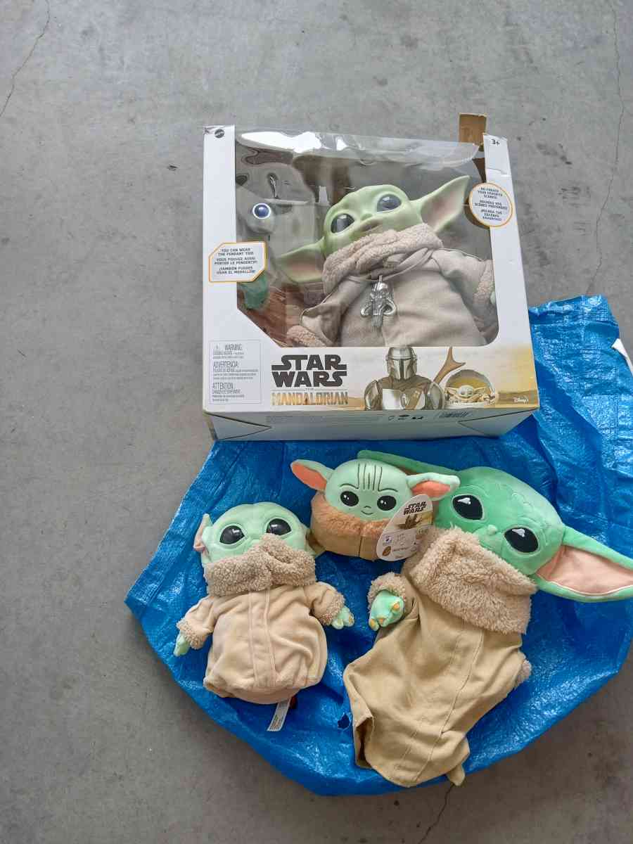 the Star wars the Mandalorian and 3 extras new