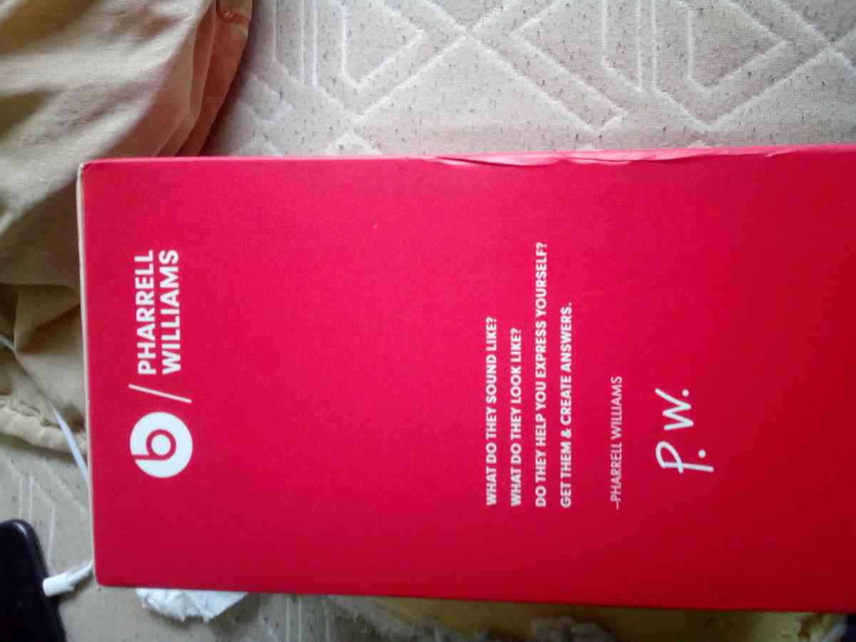 Im saling some brand new red beats by Pharrell Williams