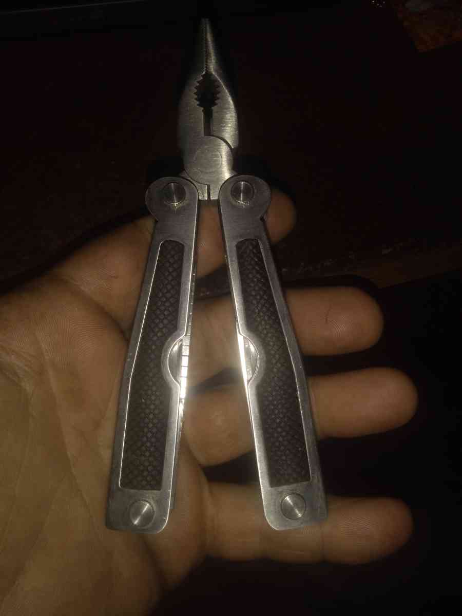 All Purpose tool never been used it comes with the pouch bra