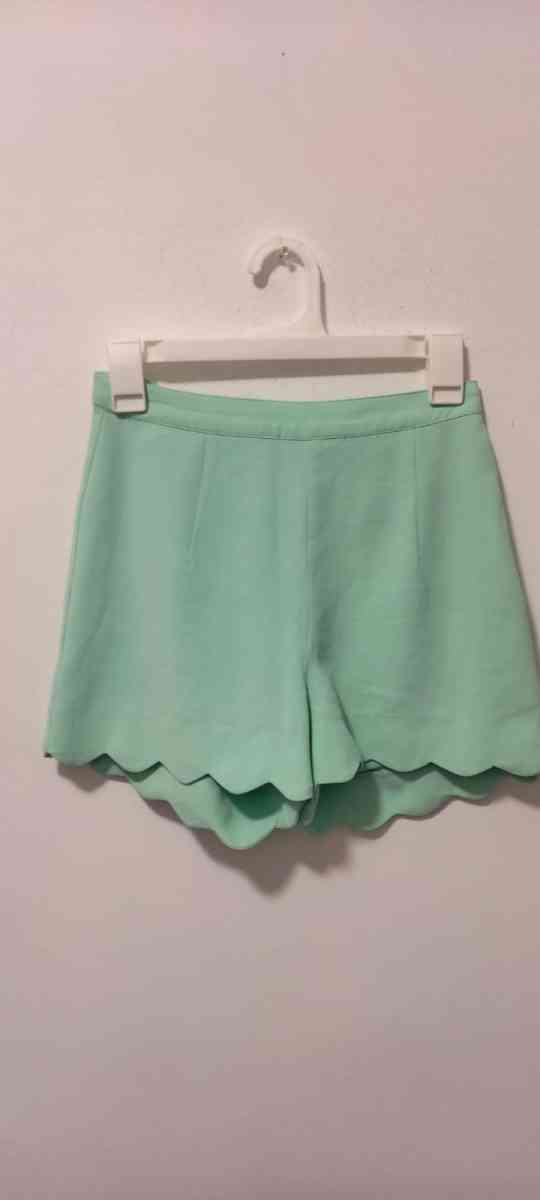 Double Zero Mint Scalloped Shorts