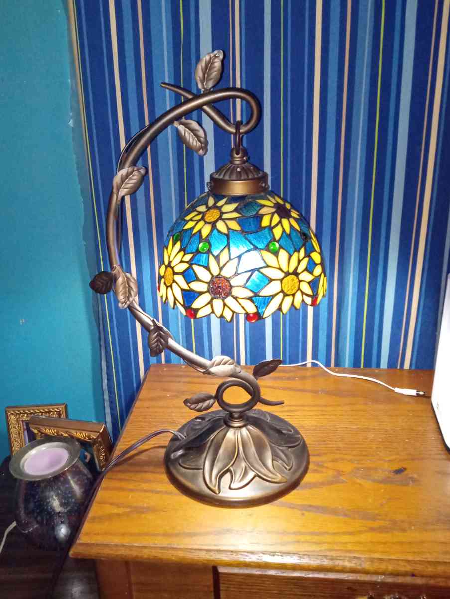 Vintage Sunflower Tiffany Lamp