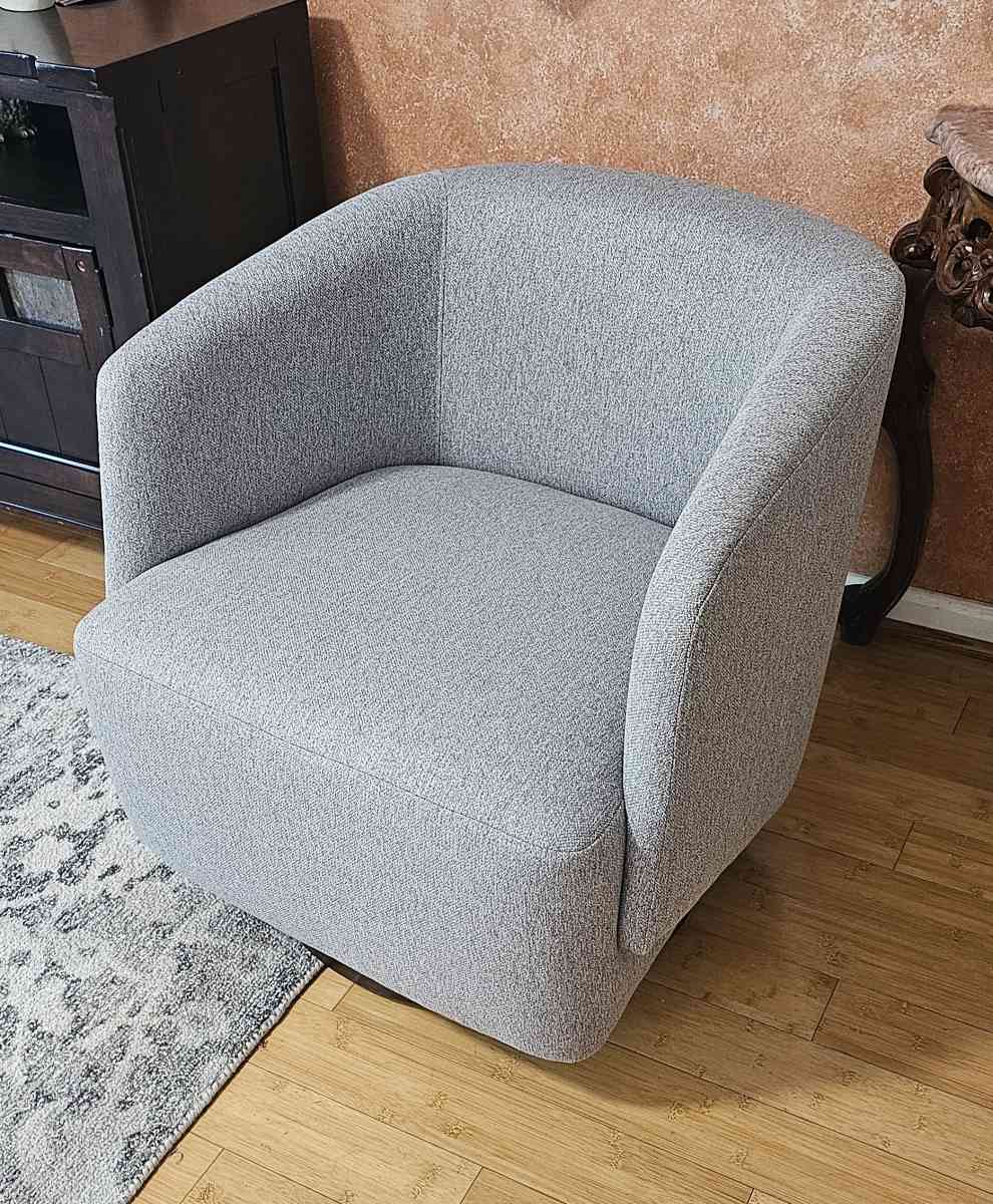 MINCETA Swivel Chair Local Pick up Only
