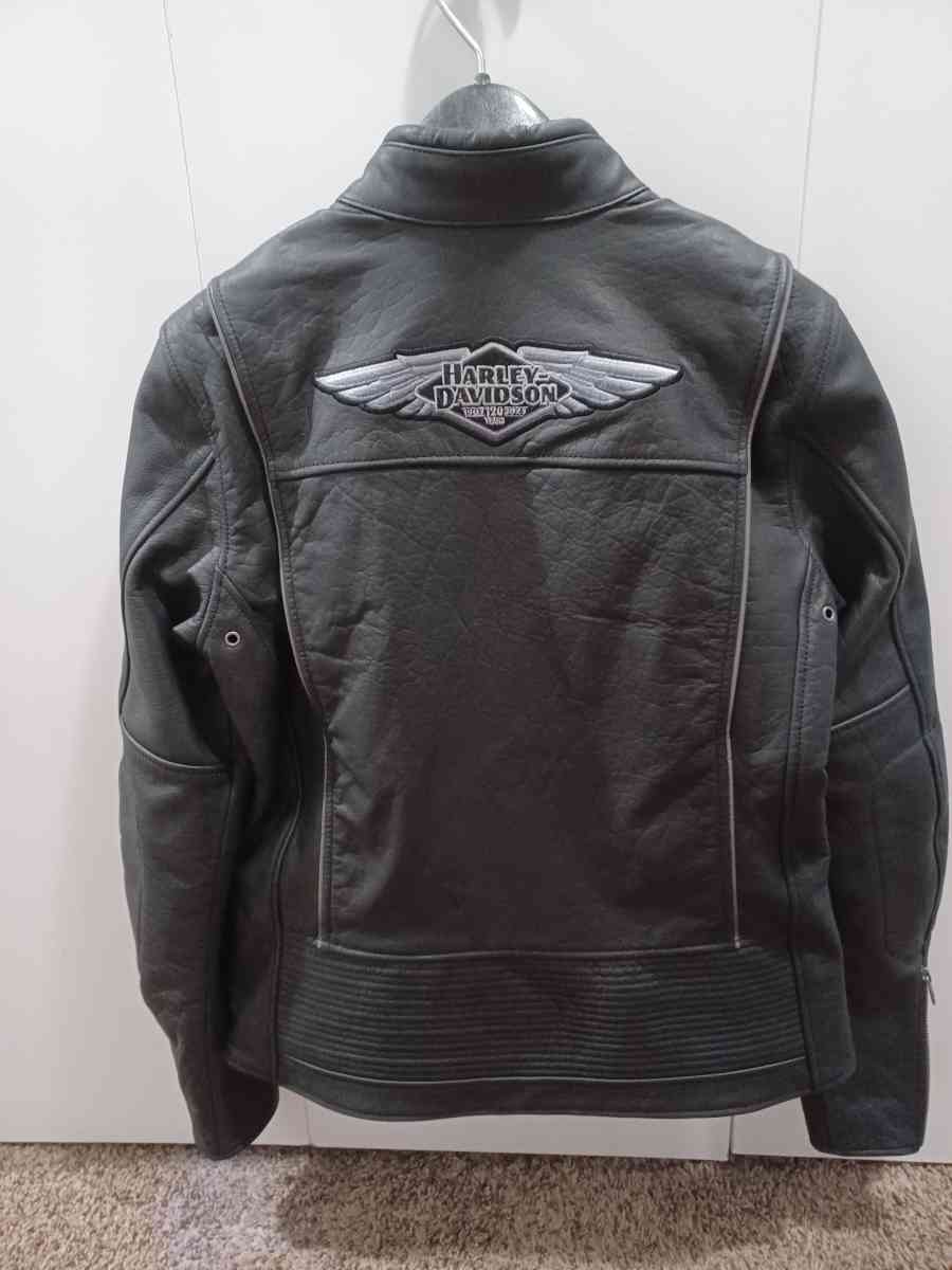 BRAND NEW WITH TAGS WOMENS HARLEY DAVIDSON LEATHER JACKET