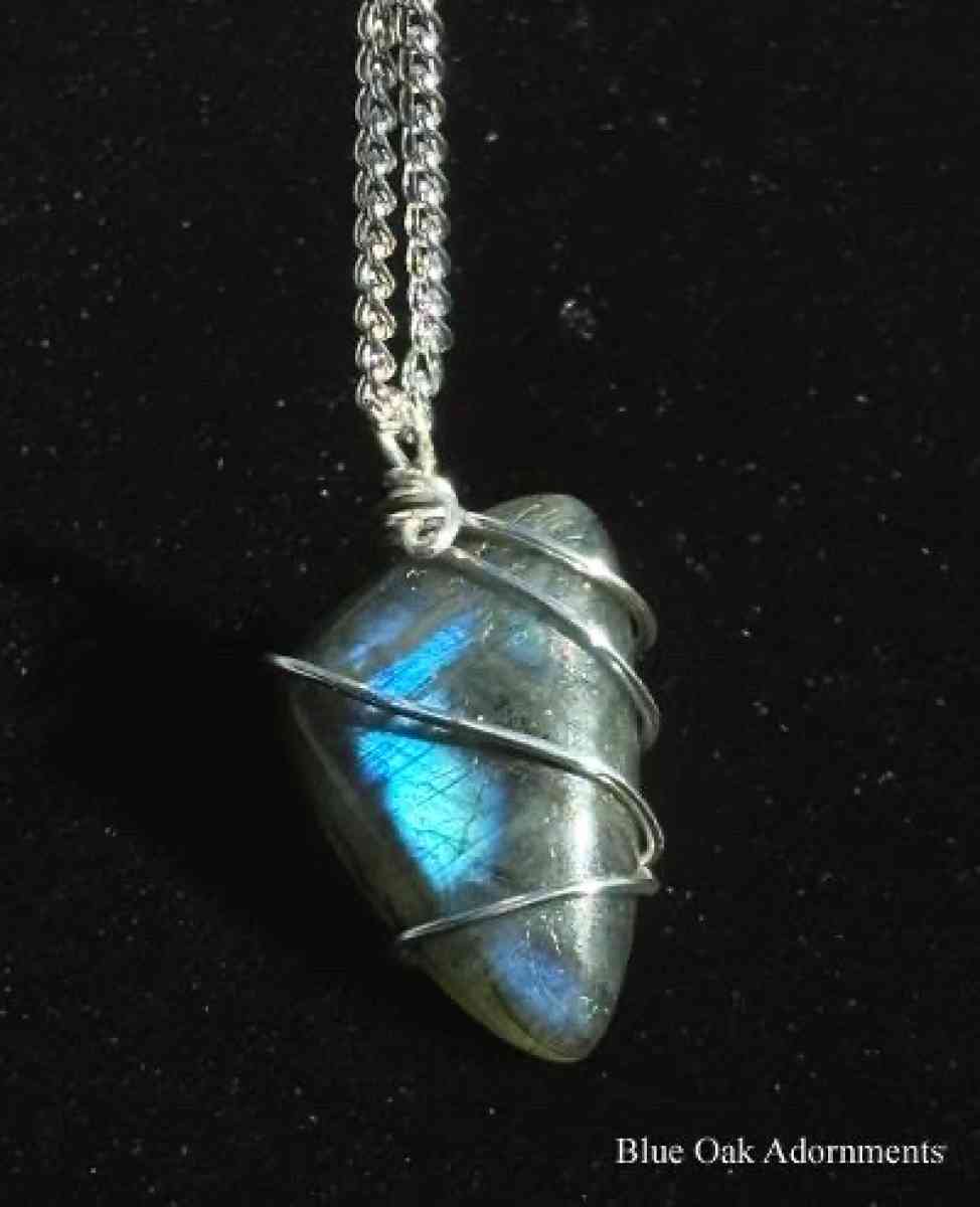 Handmade wire wrapped labaradorite pendant
