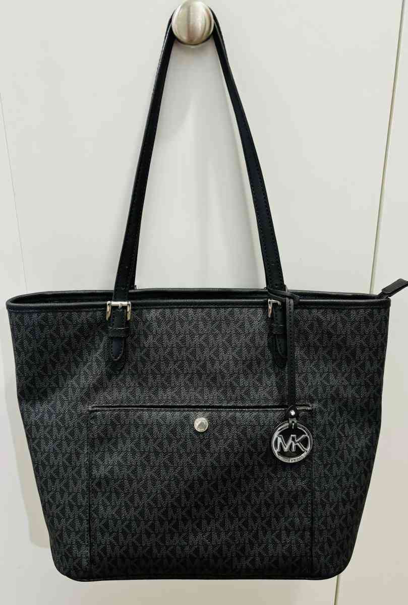 BRAND NEW MICHAEL KORS HANDBAG