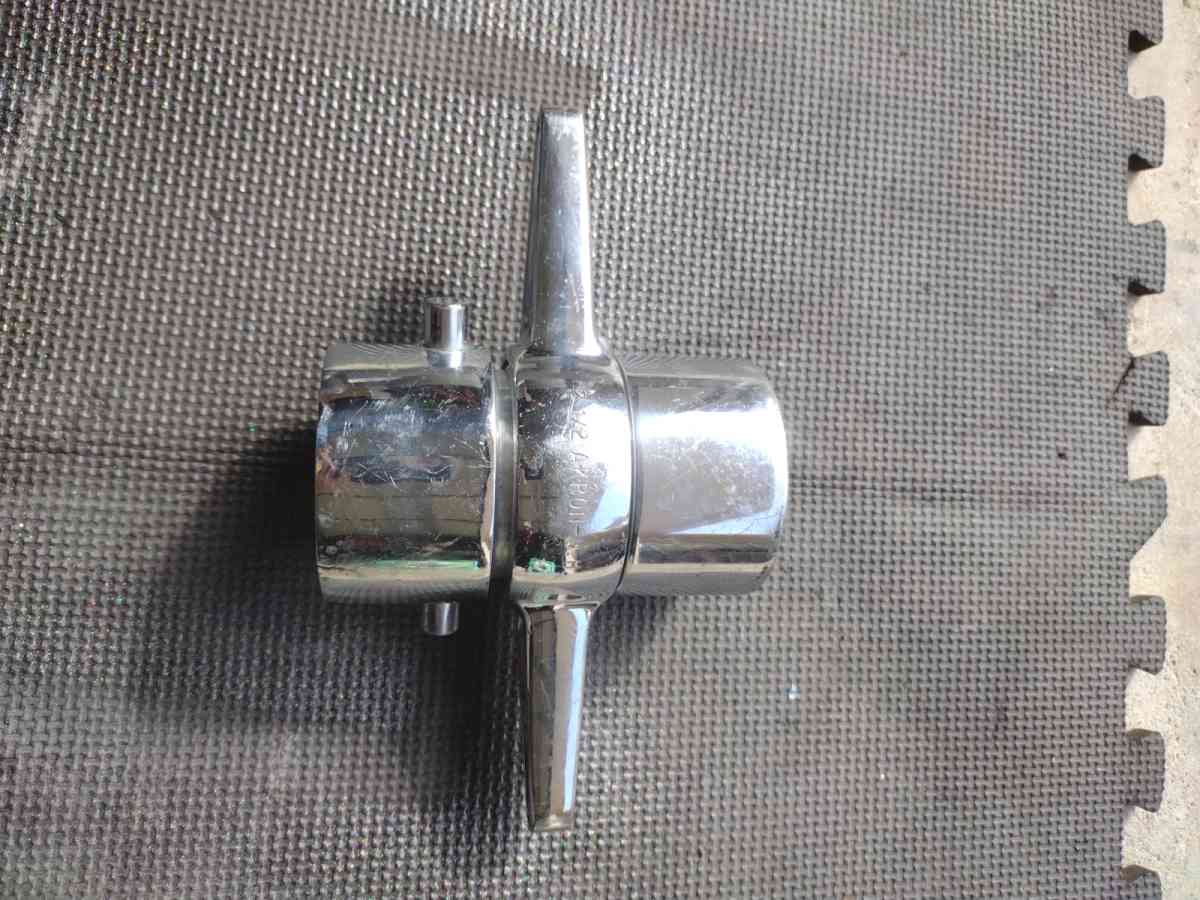 AKRON BFG TWO N A HALF inch Hydrant adapter