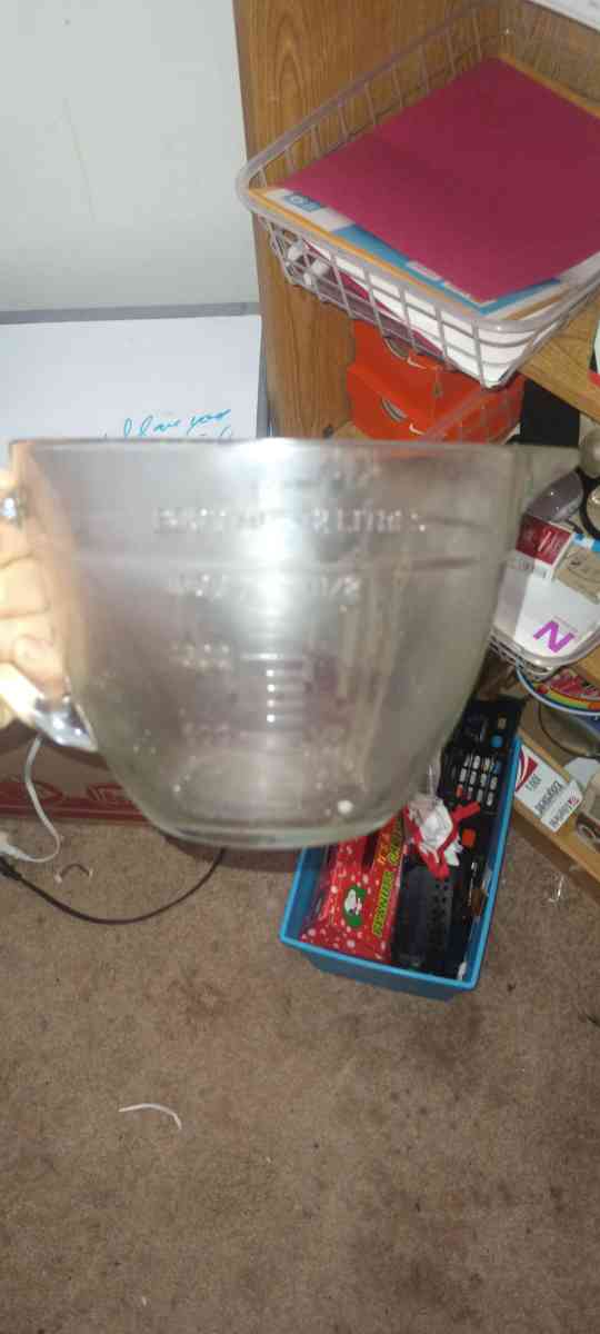 Pyrex bowls and other Pyrex baking dish