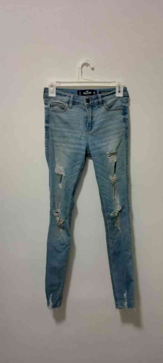Hollister Mid Rise Ripped Med Wash Super Skinny jeans