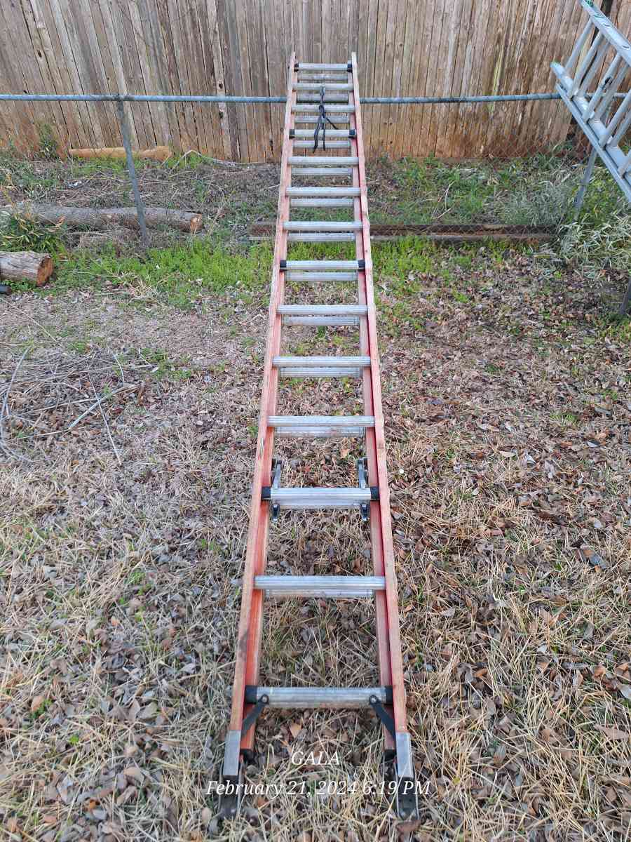 Werners multipurpose 28 ft Fiberglass Extension Ladder