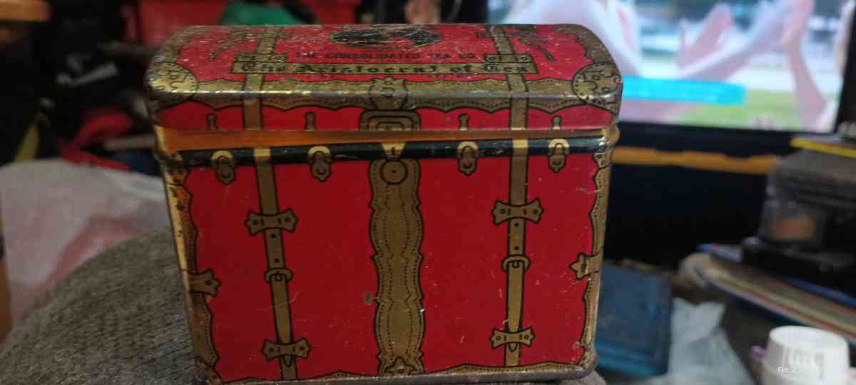 vintage tea tin used but clean readable