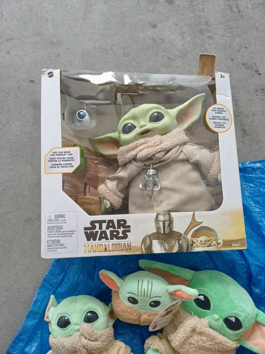the Star wars the Mandalorian and 3 extras new