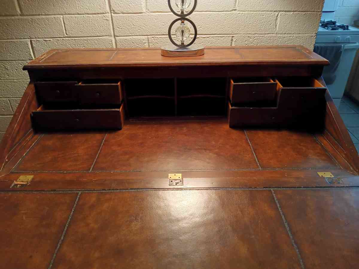 Ernest Hemingway papa stand writing Desk