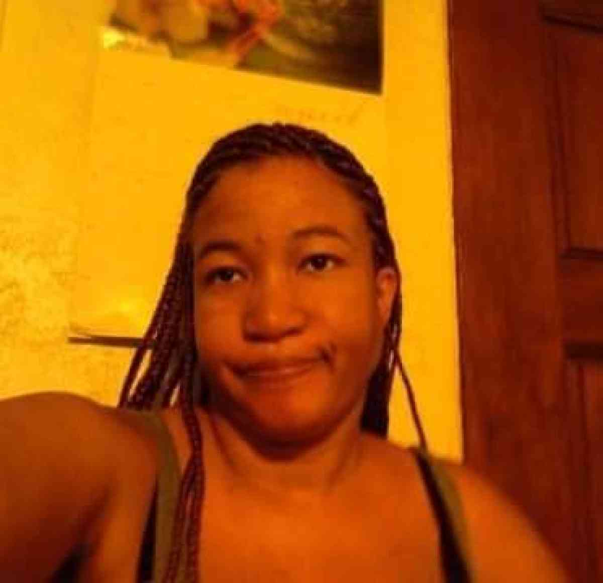 Im saling some brand new red beats by Pharrell Williams