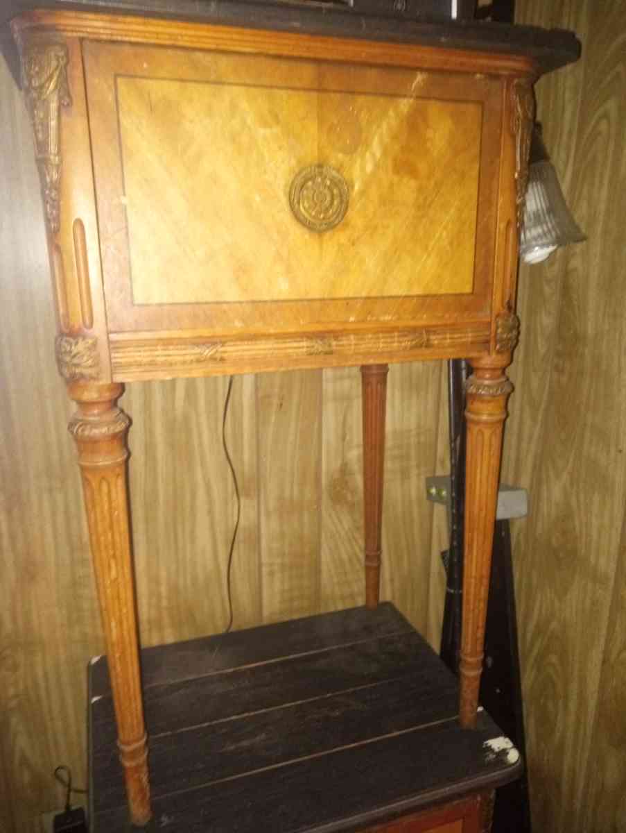 2 Antique solid wood end tables