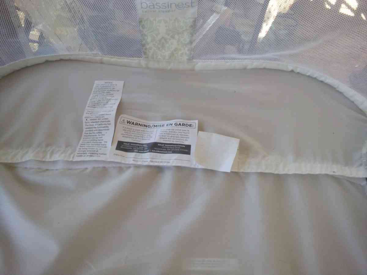 halo bassinet it swivels on stand