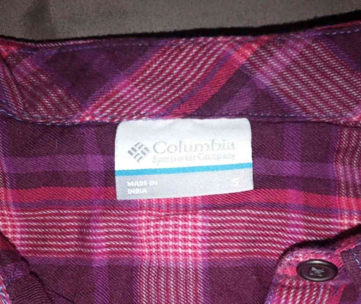Columbia shirt size small