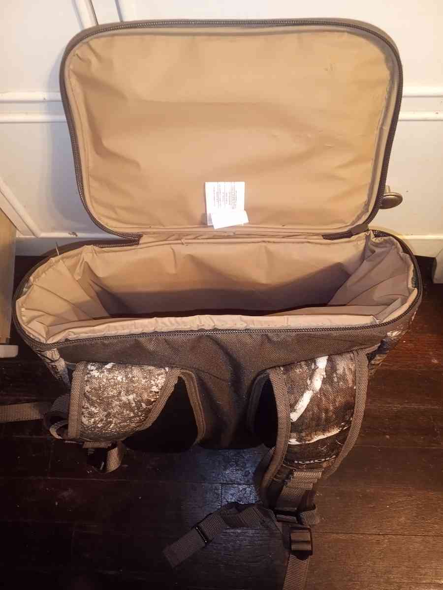 HEAVY DUTY BACKPACK ICE CHEST