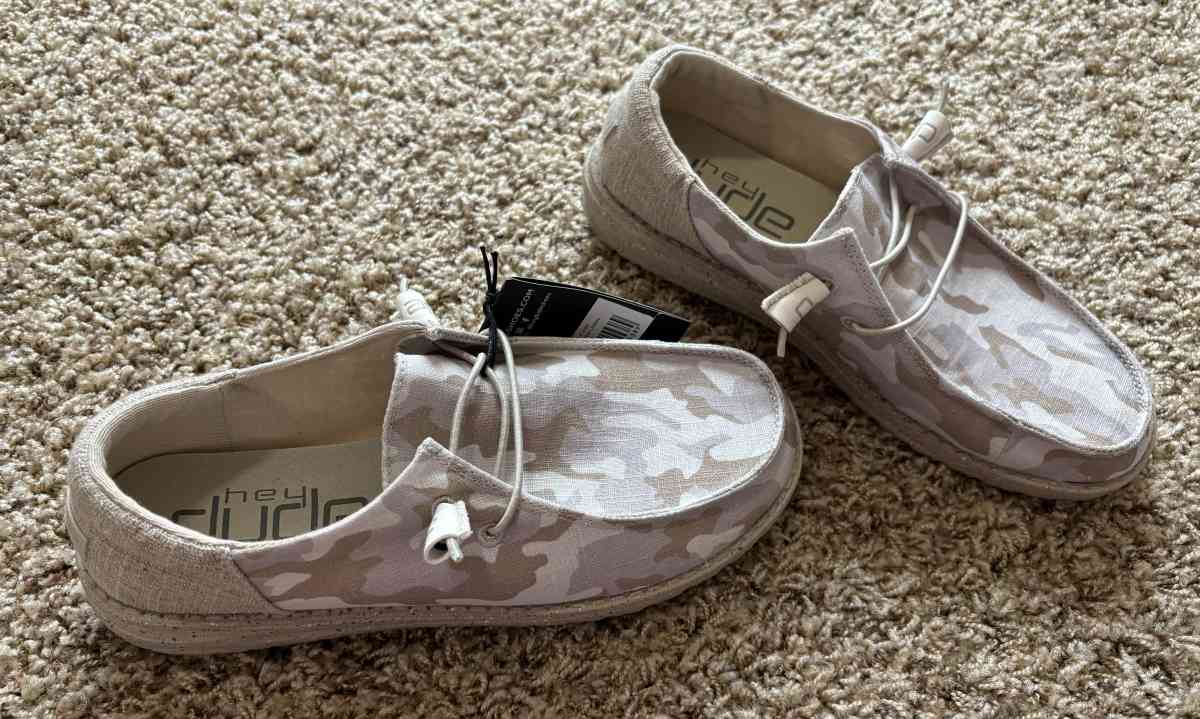 BRAND NEW WITH TAGS WOMENS HEY DUDES