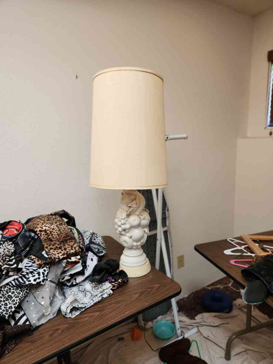 ranch Style Dining Table  ceiling lamp  dishwasher   shelf