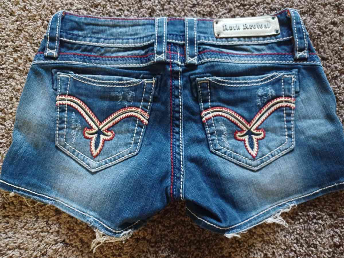 SUPER CUTE ROCK REVIVAL SHORTS SZ 28