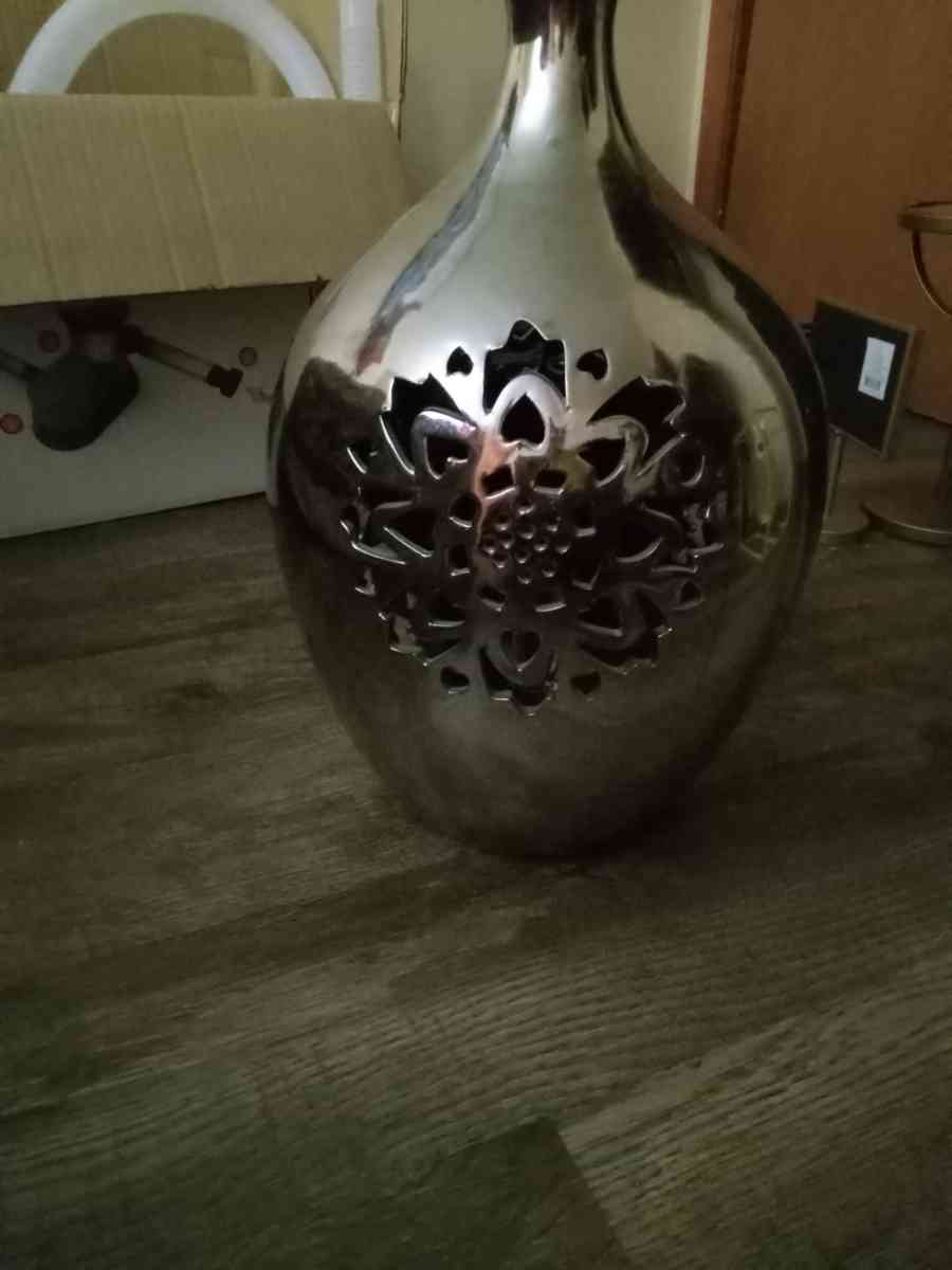 pictures dresser vase tables