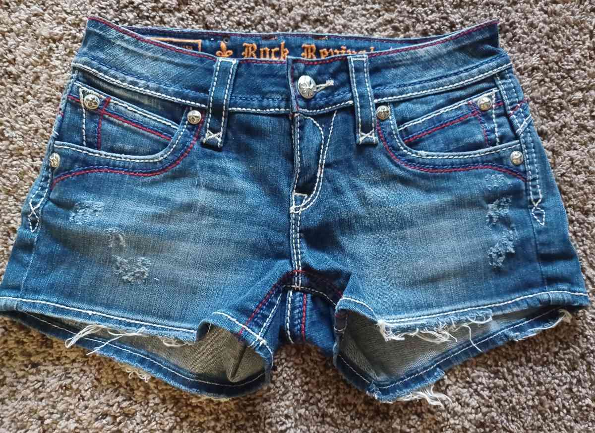 SUPER CUTE ROCK REVIVAL SHORTS SZ 28