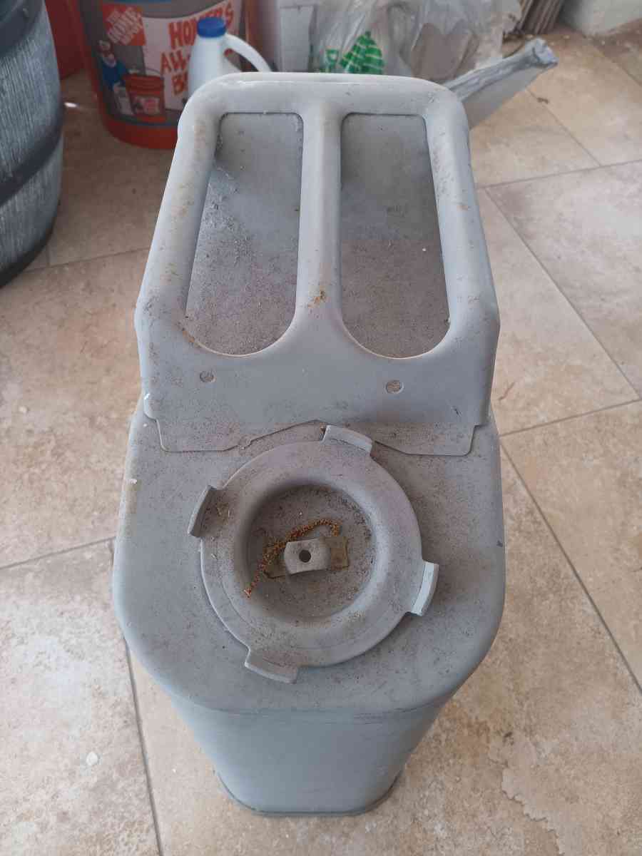 blitz g 5 gal metal gas can