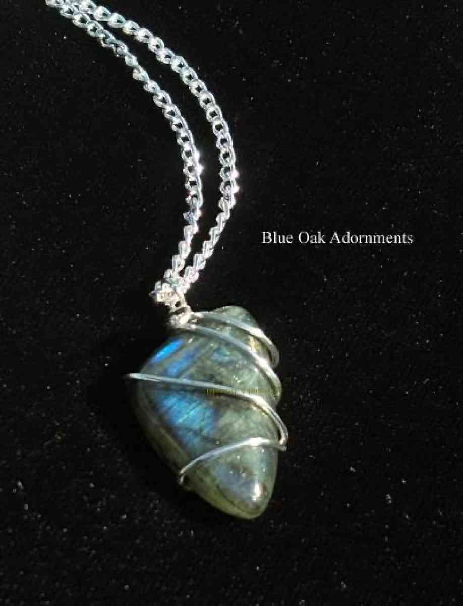 Handmade wire wrapped labaradorite pendant