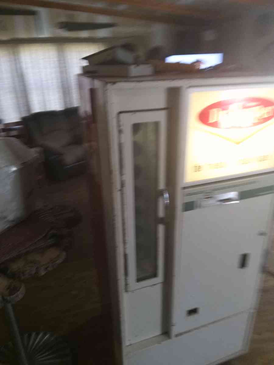 1960 Dr pepper soda machine