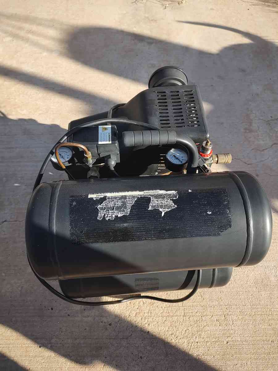 Twin tank air compressor