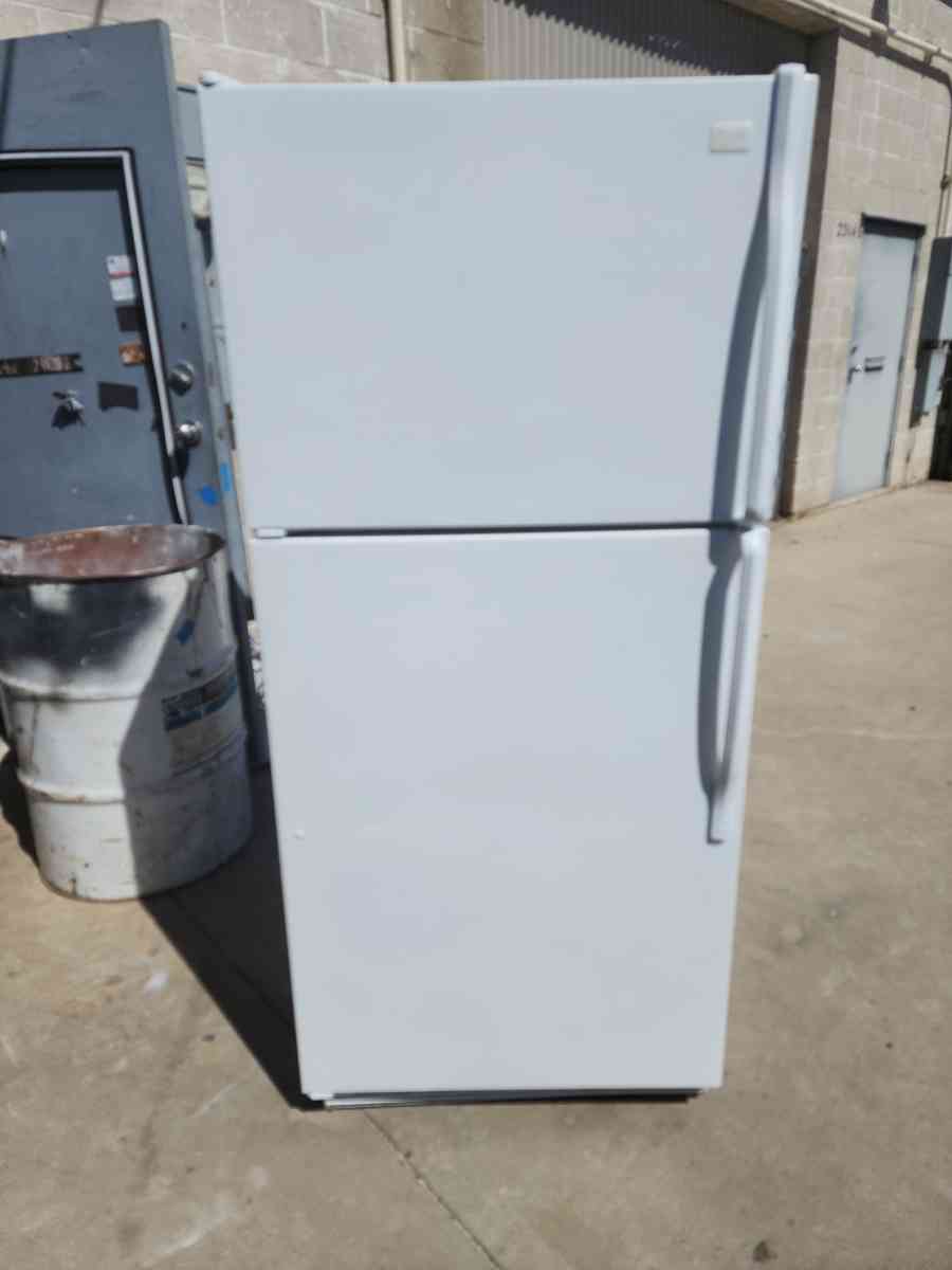 WHIRLPOOL 18CUFT FRIDGE