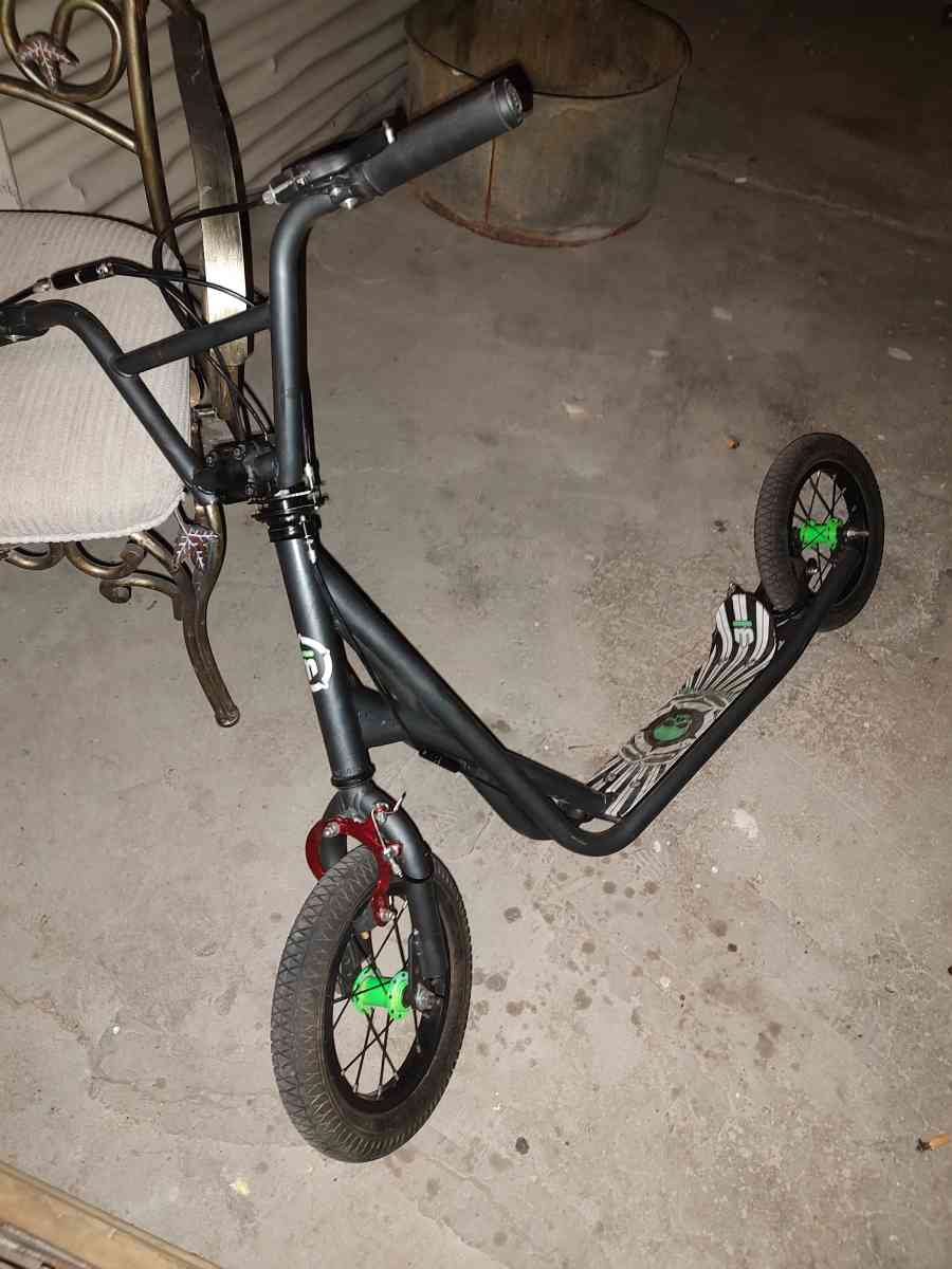 scooter Mongoose expo