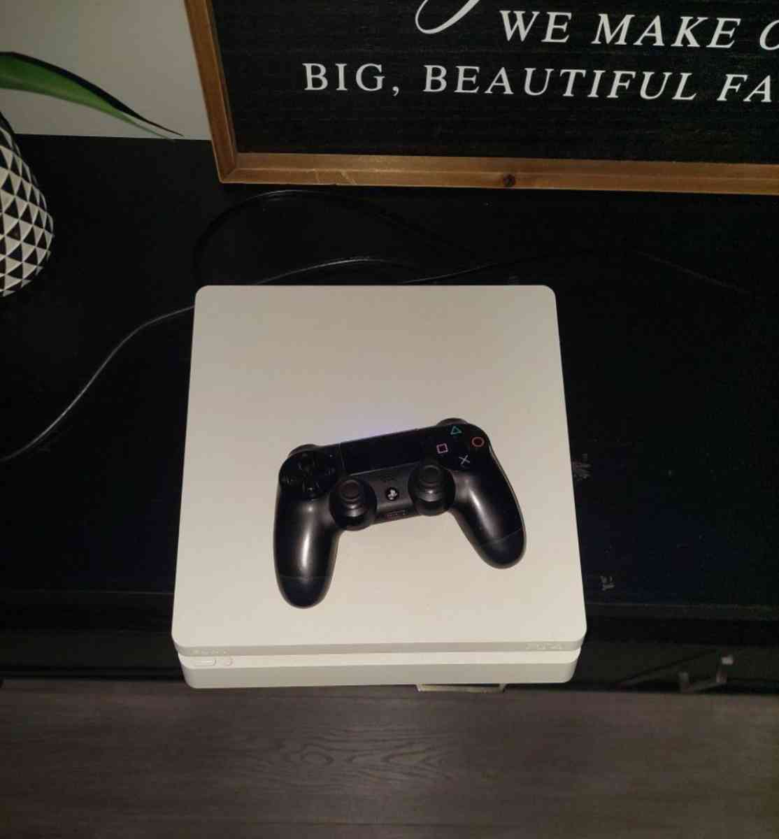 PS4 Slim White