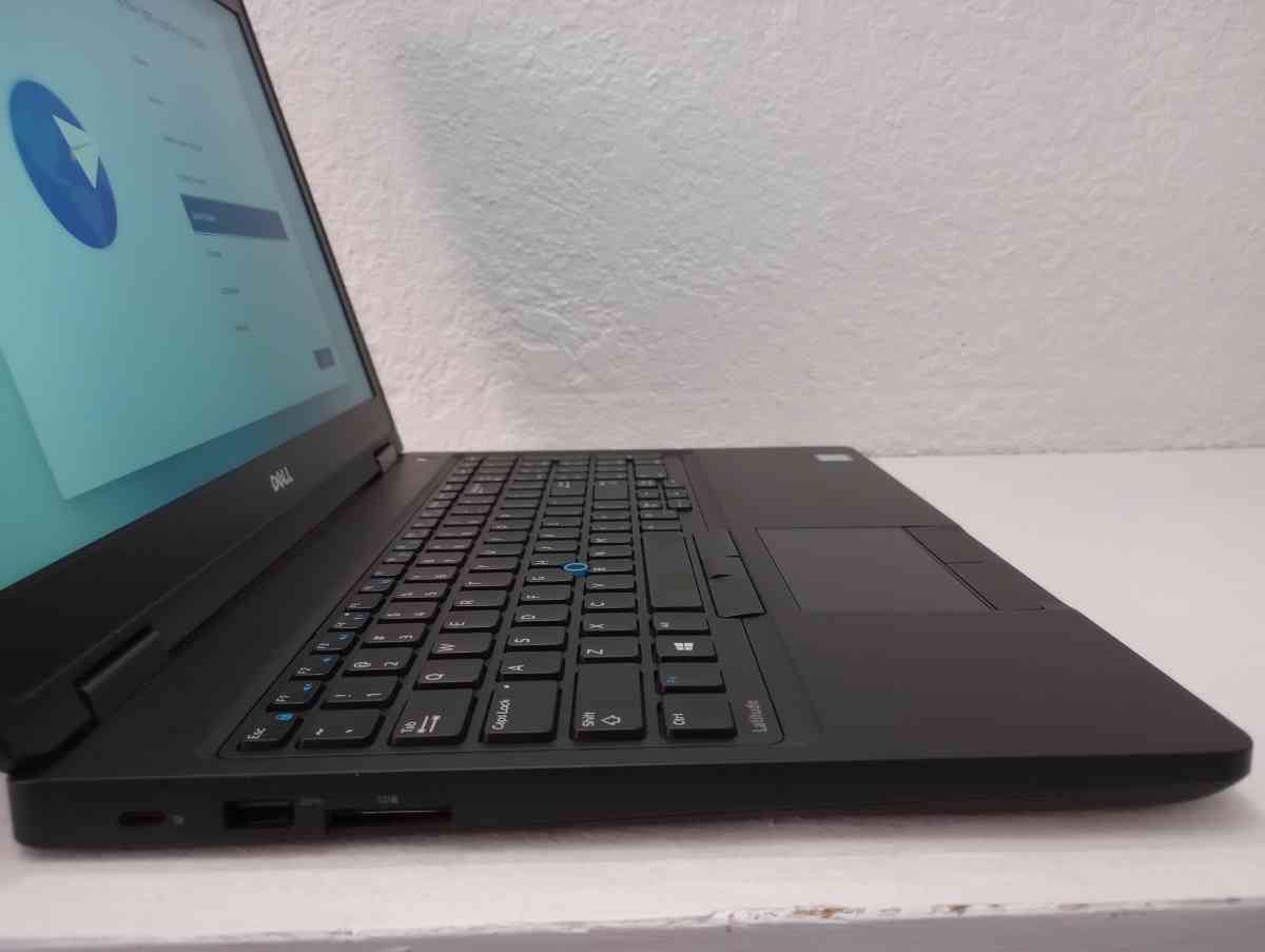 latitude 5580 not battery adapter included so you can still