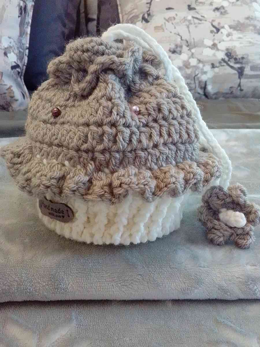 Crocheted chocolate cupcake pouch