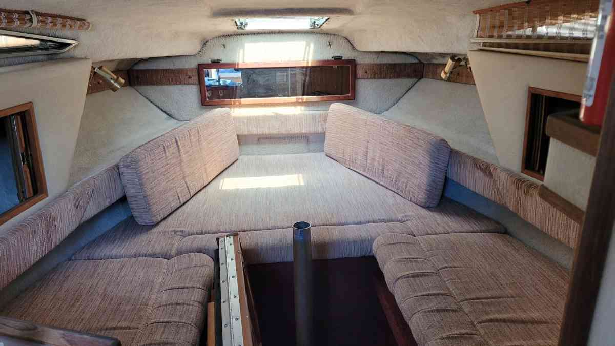 Sea Ray sundance 1986 cabin very clean
